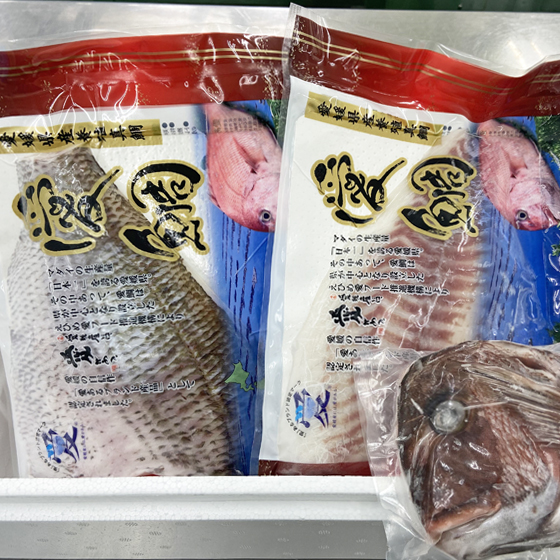 魚　愛鯛まるまる鯛セット　１尾分　原魚約１，５ｋｇ　まるまる鯛　さかな　サカナ　鍋　タイ　たい　鯛　愛鯛　冷凍　尾頭付　祝い鯛　お食い初め　塩釜　塩焼き　鮮魚　愛媛県産　愛媛県認定　愛あるブランド魚　送料無料